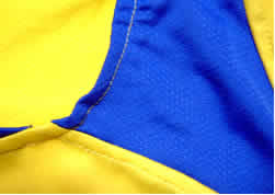 ボカ・ジュニアーズ04-05トレーニングウェア　青色部分がメッシュ状